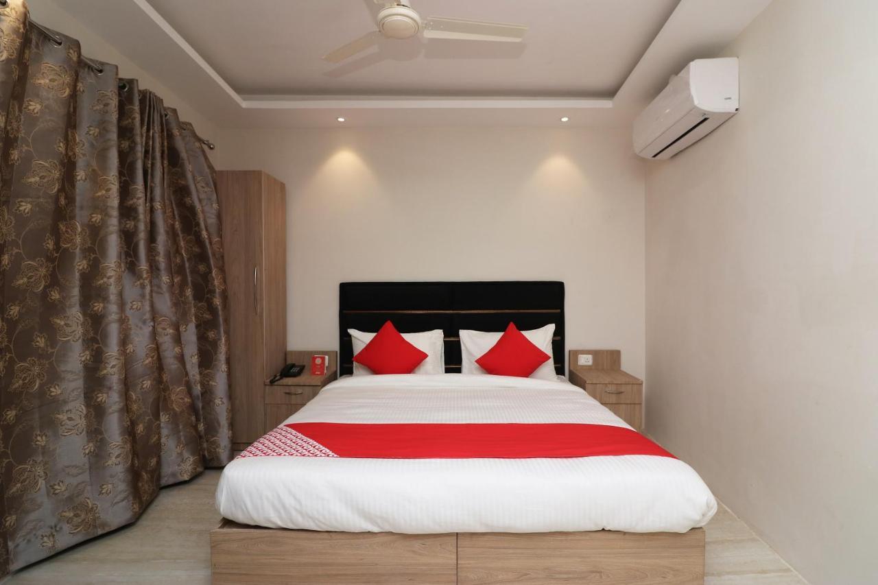 Oyo 72937 Hotel Tyagraj Агра Экстерьер фото