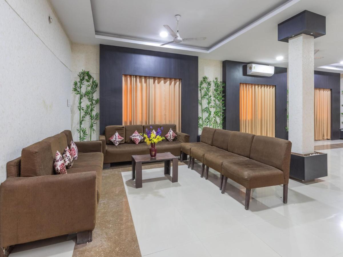 Oyo 72937 Hotel Tyagraj Агра Экстерьер фото